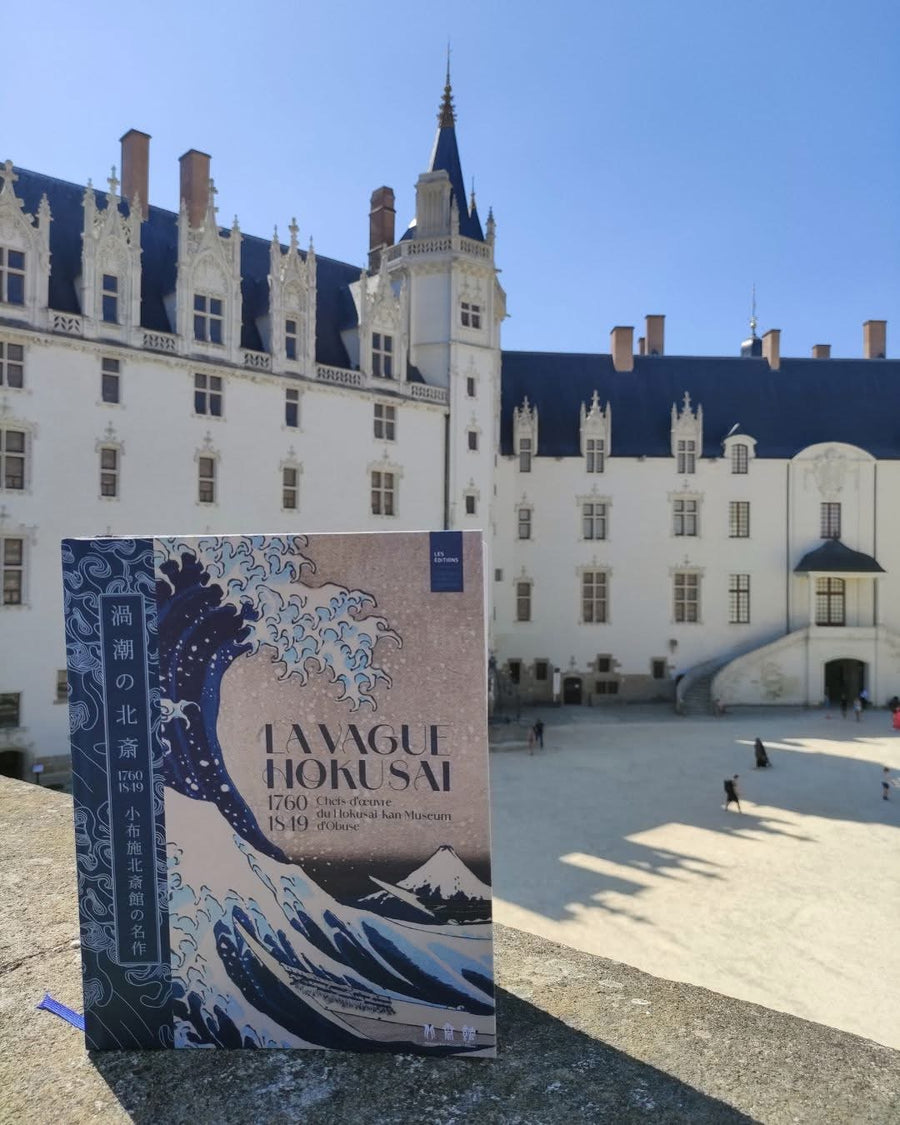 図録『渦潮の北斎　1760-1849 小布施北斎館の名作』 仏題：LA VAGUE HOKUSAI　1760-1849　Chefs d’oeuvre du Hokusai-kan Museum d'Obuse